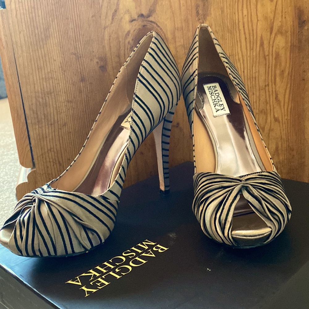 Badgley Mischka Ryba Peep-Toe Heels